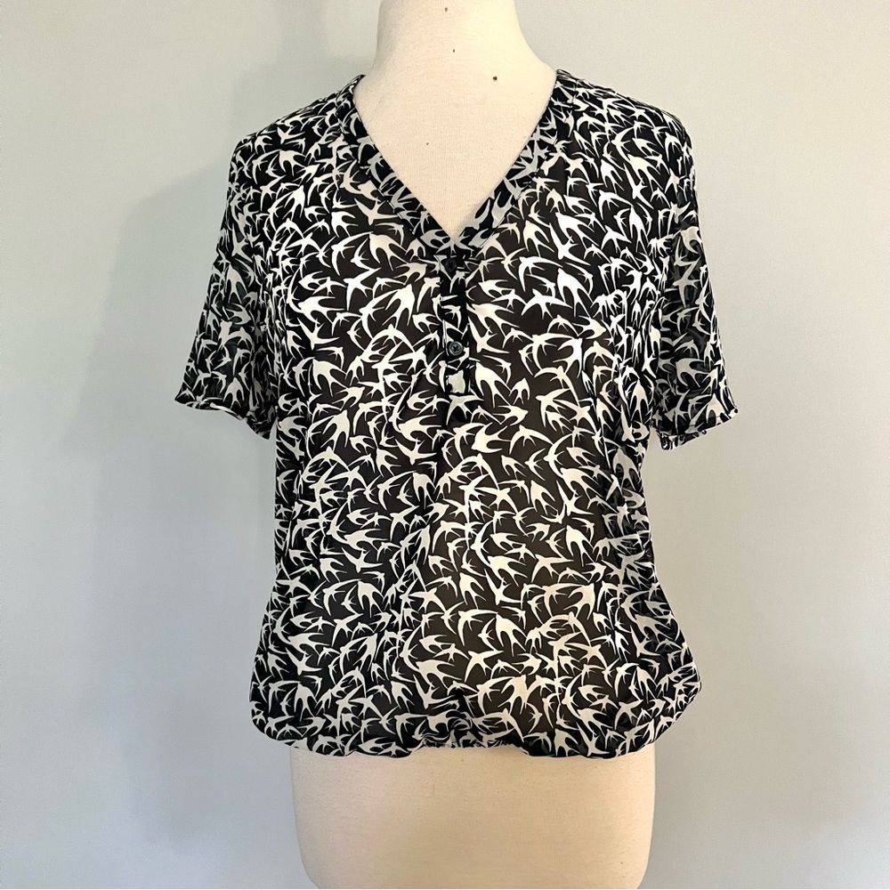 Banana Republic Factory Navy Blue White Bird Short Sleeve Blouse Size M